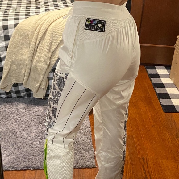 Nike Windbreaker Sweatpants - Picture 2 of 3